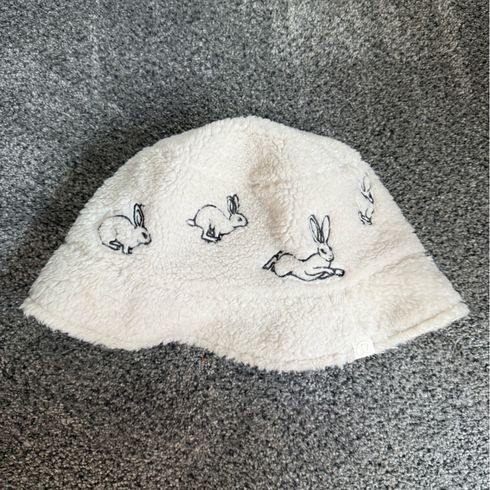 Lululemon Lunar New Year Rabbit / Hare reversible Sherpa bucket hat 🐇🧧🤍